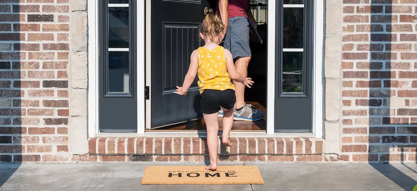 Young girl walking into the front door of a house | Johnson Pest Control serving East Tennessee